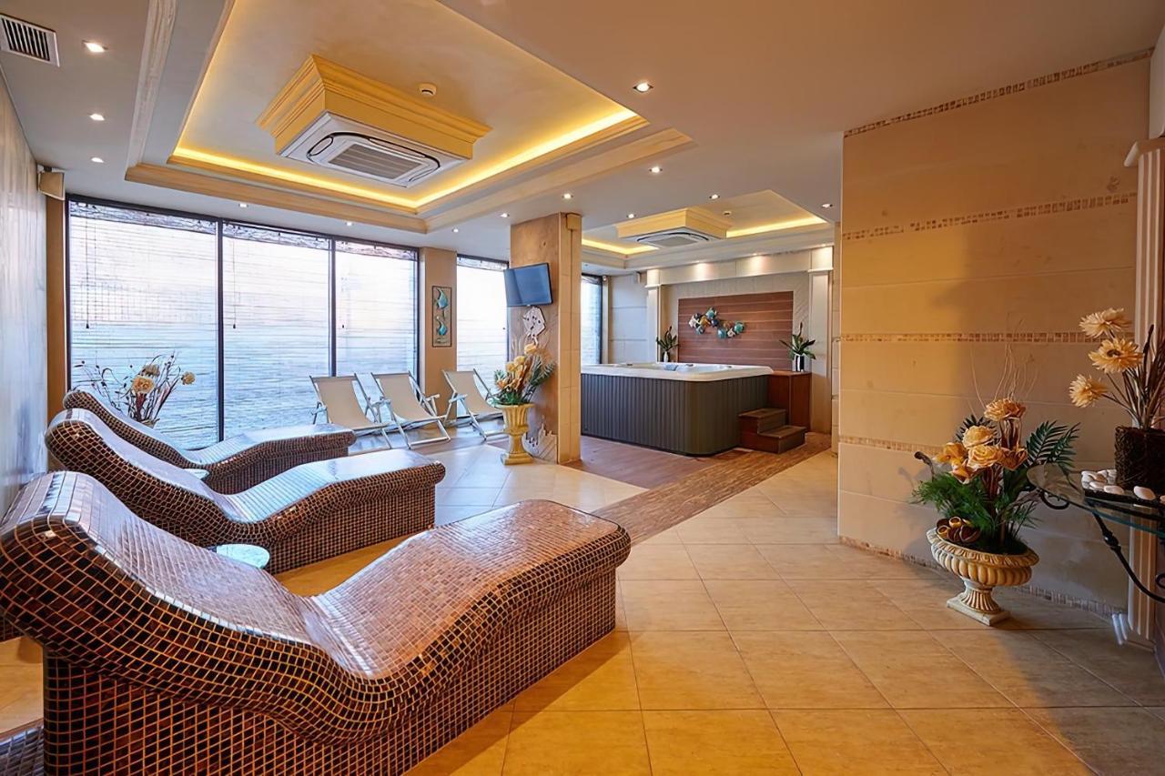 Private Apartments By The Sea With A Large Terrace In Apart Hotel! Pomorie Ngoại thất bức ảnh